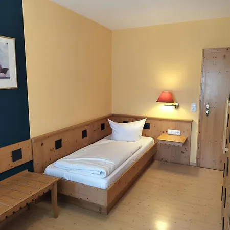 Hirsch Hotel 3*